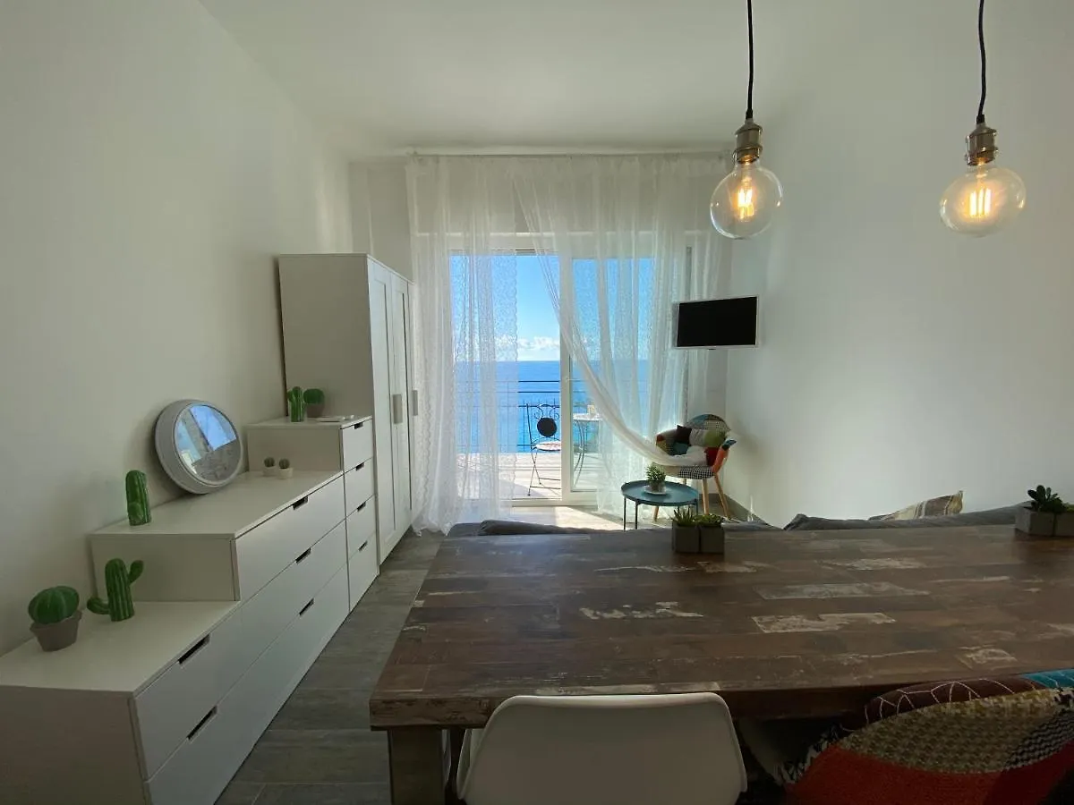 Apartment Appartamento Al Mare Ospedaletti Italy